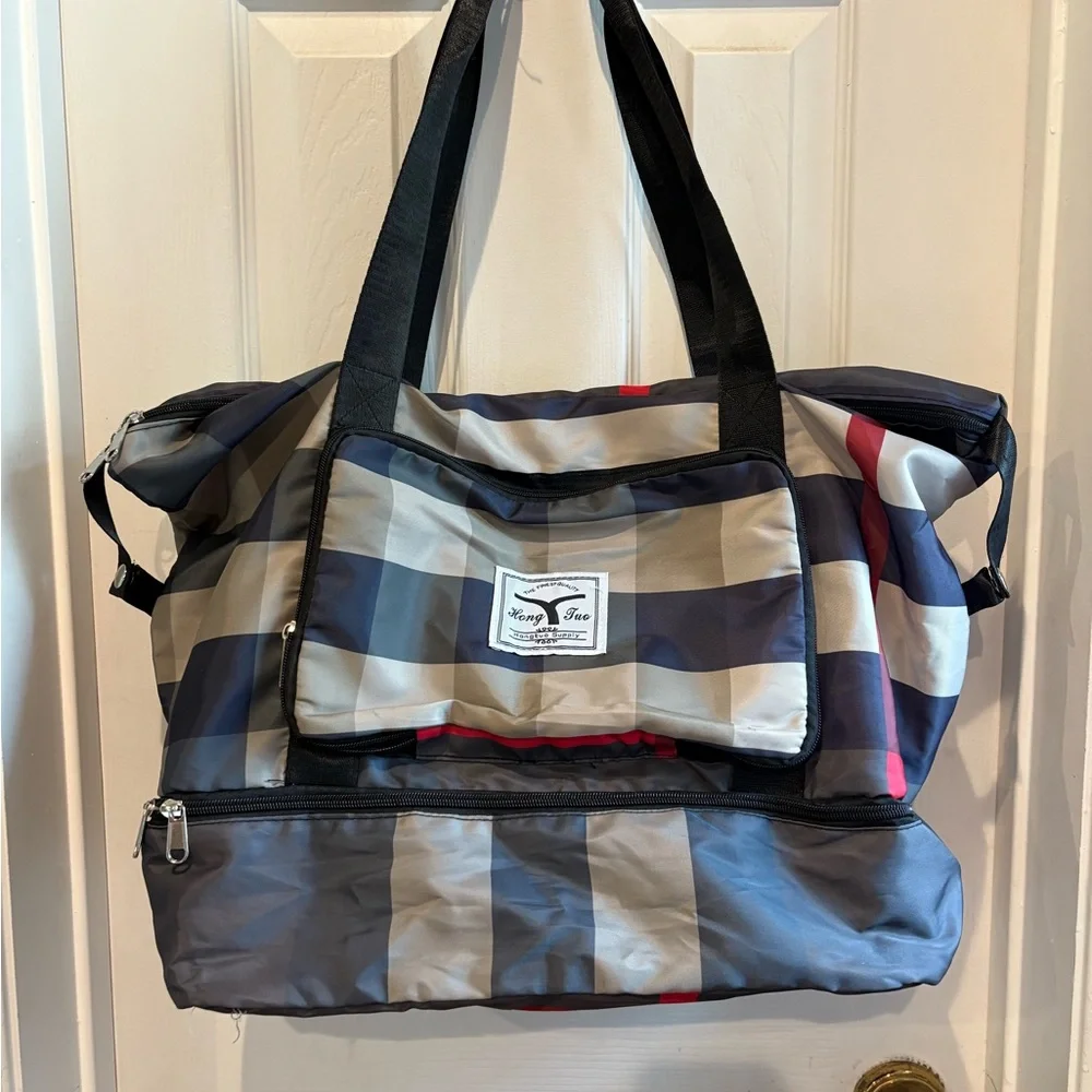 Hongtuo SupplyStylish‎ Red and Gray Duffel Bag with Geometric Design